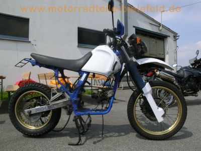 Honda_NX_650_Dominator_RD02_weiss_Hauptstaender_GIVI_Koffer-Traeger_-_wie_XR_SLR_FMX_650_RD06_RD08_RD09_Vigor_96.jpg