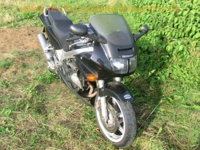 Honda_VFR_750_F_RC36_grau_-_Motor_wie_VF_750_C_RC43_vgl__RC24_VFR_800_RC46_15.jpg