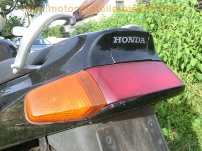 Honda_VFR_750_F_RC36_grau_-_Motor_wie_VF_750_C_RC43_vgl__RC24_VFR_800_RC46_88.jpg