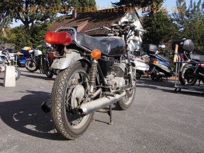 Suzuki_GT_250_grau_original_-_wie_GT_125_185_200_380_500_X7_3.jpg