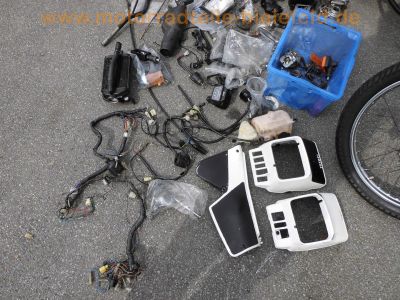 Yamaha_DT_125_LC_10V_Enduro_Motor-Ersatz-Teile_spare-parts_-_wie_RD_80_125_LC_I_II_LCI_LCII_4.jpg