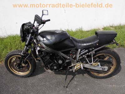 Yamaha_FZ_750_2KK_Streetfighter_schwarz_Extras_Campagnolo-Raeder_AMC_Rasten-Anlage_4-1_Auspuff_etc__5.jpg