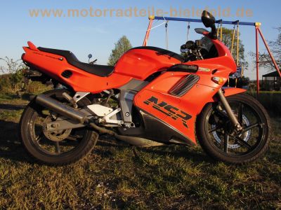 Honda_NSR_125_R_JC22_rot_2-Takter_-_wie_JC20_CBR_125_R_JC34_JC39__1.jpg
