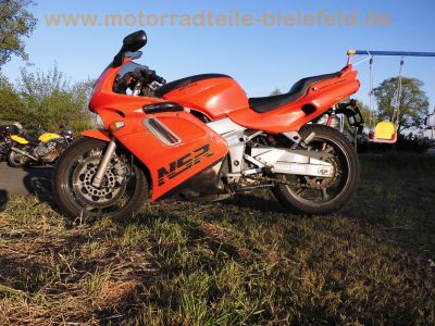 Honda_NSR_125_R_JC22_rot_2-Takter_-_wie_JC20_CBR_125_R_JC34_JC39__30.jpg