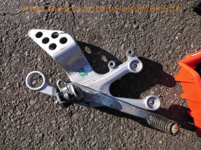 Yamaha_YZF-R_125_RE06_Ersatz-Teile_spare-parts_Heck_Motor_Rasten_etc__10.jpg