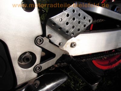 Honda_CBR_900_RR_Fireblade_SC28_Ur-Modell_schwarz_LSL-Lenkungsdämpfer_Sport-Auspuff_-_wie_SC33_57.jpg