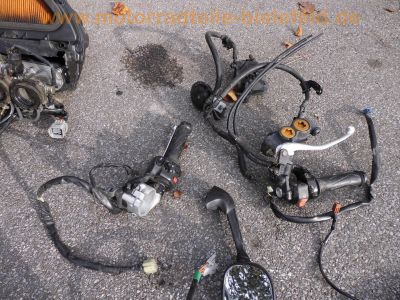 Yamaha_YZF-R1_RN12_EXUP_2005_grau_crash_YZF_1000_Motor_XN509E_33tkm_Ersatzteile_spare-parts_13_.jpg
