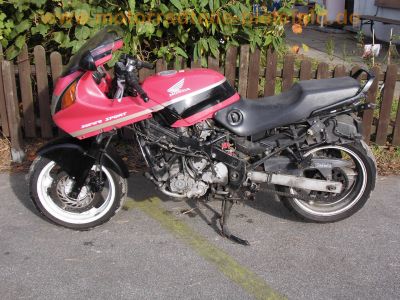 Honda_CBR_1000_F_SC24_EZ_1992_unfallfrei_non-DUAL_CBS_pink_Farbcode_NH1_-_wie_SC21_CBR_600_F_PC_19_20_23_25_31_80_.jpg