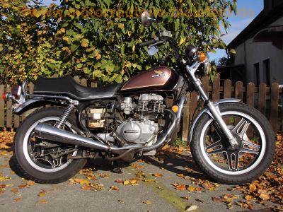 Honda_CM_400_T_NC01_Custom_braun-lila_ORIGINAL_US-Chopper_kurze_Chrom-Fender_Sturzbuegel_mit_Highway-Bars_-_wie_CM_CB_125_185_200_250_400_31.jpg