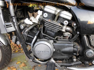 Honda_V45_US-Magna_VF_750_C_RC07_wie_RC09_schwarz_Scheibe_hohe_Sissy-Bar_kurze_Chrom-Fender_22.jpg