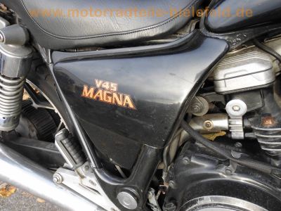 Honda_V45_US-Magna_VF_750_C_RC07_wie_RC09_schwarz_Scheibe_hohe_Sissy-Bar_kurze_Chrom-Fender_72.jpg