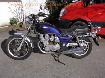 Honda_CB_750_C_Custom_Chopper_RC06_lila_4-4_Auspuff_Gepaecktraeger_-_wie_CB_650_750_900_C_F_KZ_RC01_RC03_RC05_RC08_SC01_SC09_46.jpg