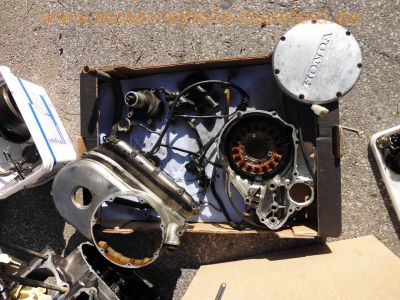Honda_VT_700_C_Shadow_RC19_Ersatzteile_Motor_Zylinder-Kopf_Getriebe_Lichtmaschine_Kupplung_wie_RC29_VT_750_C_9.jpg