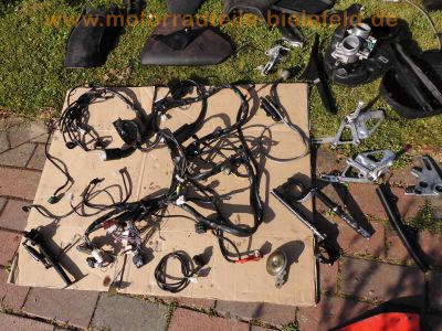 Aprilia_RSV_1000_Mille_RP_2003_Ersatzteile_spares_spare-parts_-_wie_Aprilia_RST_1000_Futura_Tuono_Falco_10.jpg