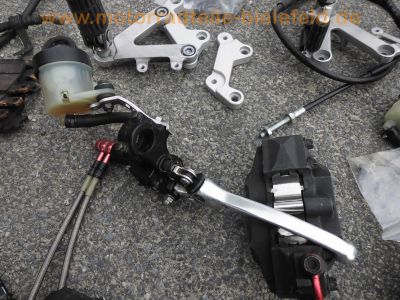 Honda_CBR_900_RR_Fireblade_SC28_Ersatzteile_spares_spare-parts_-_wie_SC33_43.jpg