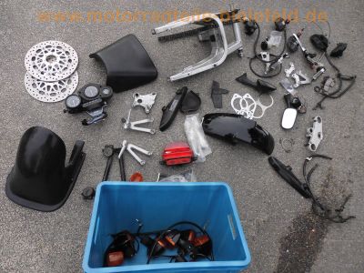 Honda_CBR_900_RR_Fireblade_SC28_Ersatzteile_spares_spare-parts_-_wie_SC33_5.jpg
