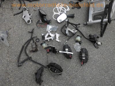 Honda_CBR_900_RR_Fireblade_SC28_Ersatzteile_spares_spare-parts_-_wie_SC33_57.jpg