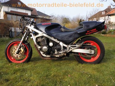 Yamaha_FJ1200_3CW_Superbike-Heck_mit_Sozius-Abdeckung_von_Wagner_Kunststofftechnik_DEVIL_4-1_Auspuff_-_wie_FJ_1100_47E_1XJ_3YA_77.jpg