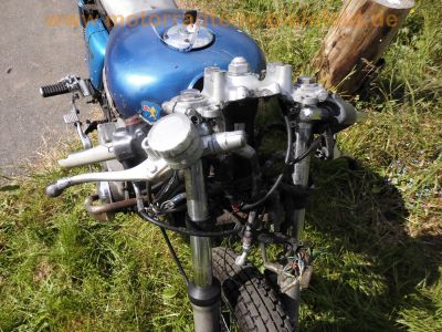 Honda_CB_550_Four_Cafe-Racer_blau_Tank_aus_CB650C_schwarze_Raeder_Stummel-Lenker_zurueckverlegte_Fussrasten-Anlage_etc_18.jpg
