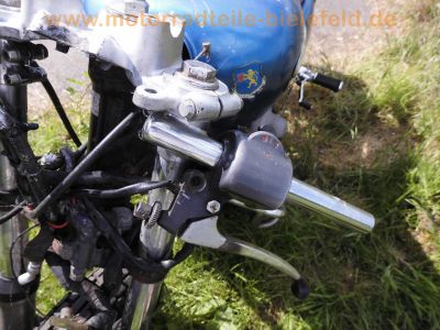 Honda_CB_550_Four_Cafe-Racer_blau_Tank_aus_CB650C_schwarze_Raeder_Stummel-Lenker_zurueckverlegte_Fussrasten-Anlage_etc_38.jpg