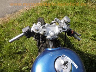 Honda_CB_550_Four_Cafe-Racer_blau_Tank_aus_CB650C_schwarze_Raeder_Stummel-Lenker_zurueckverlegte_Fussrasten-Anlage_etc_54.jpg