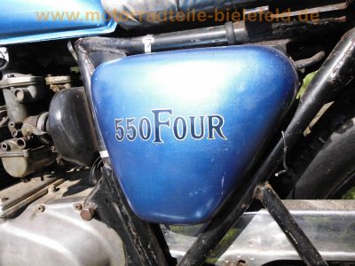 Honda_CB_550_Four_Cafe-Racer_blau_Tank_aus_CB650C_schwarze_Raeder_Stummel-Lenker_zurueckverlegte_Fussrasten-Anlage_etc_60.jpg