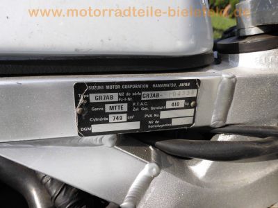 Suzuki_GSX-R_750_GR7AB_Modell_M_blau-weiss_BSM_Future_Sport-Auspuff_Sozius-Sitz-Abdeckung_-_Ersatzteile_wie_GSXR_1100_42.jpg