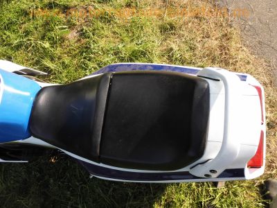 Suzuki_GSX-R_750_GR7AB_Modell_M_blau-weiss_BSM_Future_Sport-Auspuff_Sozius-Sitz-Abdeckung_-_Ersatzteile_wie_GSXR_1100_49.jpg