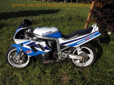 Suzuki_GSX-R_750_GR7AB_Modell_M_blau-weiss_BSM_Future_Sport-Auspuff_Sozius-Sitz-Abdeckung_-_Ersatzteile_wie_GSXR_1100_70.jpg