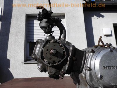 Honda_C90_Super_Cub_liegender_Motor_engine_moteur_wie_C50_C70_C100_ggf_Tuning_Honda_ST50_Dax_Z50A_Monkey_SS50_24.jpg