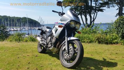 Yamaha_TDM_850_3VD_Twin_grau_Motor_1a_-_technisch_wie_XTZ_750_3LD_3.jpg