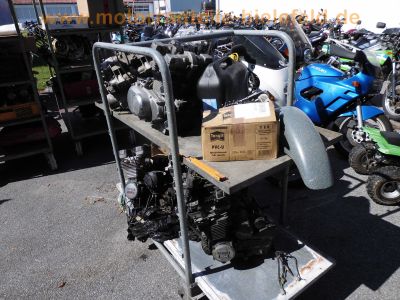 Yamaha_XJ_550_4V8_Ersatzteile_3x_Motor_plus_XJ600-Motor_2.jpg