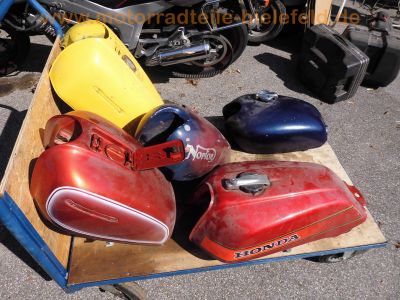 Honda_Oldtimer-Tanks_CB_250K_350K_250G_360G_900F2_750F2_Boldor_550Four_750Four_3.jpg