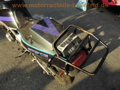 Yamaha_FZR600_3HE_Crash_schwarz-tuerkis_Gepaecktraeger_37.jpg