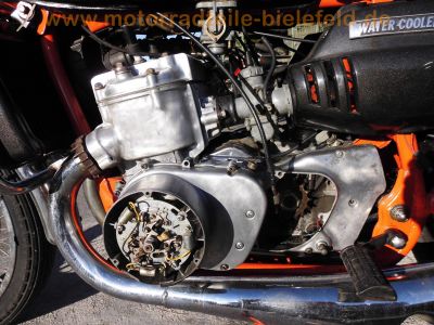 Suzuki_GT750_Wasserbueffel_3-Zylinder_2-Takt_Ur-Modell_aus_1972_-_wie_GT550_GT380_96.jpg