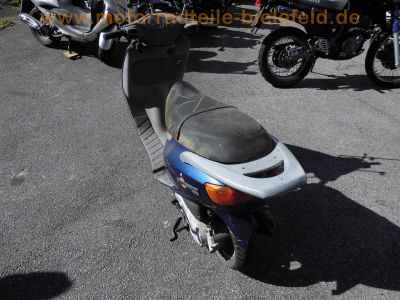 Piaggio_Vespa_Roller_Sfera_125_RST_M01_blau_4-Takt_-_optisch_wie_50_80_Hexagon_125_150_180_Motor_identisch_Vespa_ET-4_7.jpg