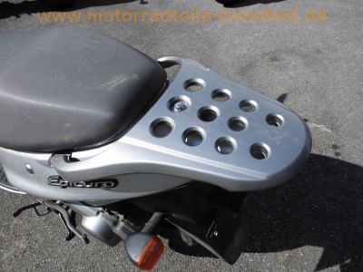 Suzuki_UC125_Epicuro_Roller_silber_SJ125T_CRASH_sehr_gepflegt_hohe_Scheibe_35.jpg
