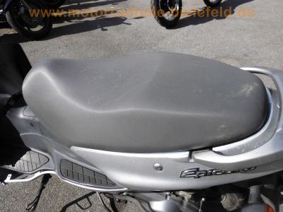 Suzuki_UC125_Epicuro_Roller_silber_SJ125T_CRASH_sehr_gepflegt_hohe_Scheibe_36.jpg