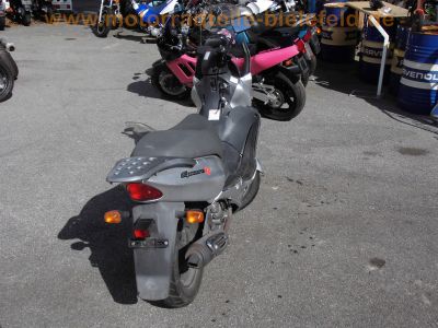 Suzuki_UC125_Epicuro_Roller_silber_SJ125T_CRASH_sehr_gepflegt_hohe_Scheibe_4.jpg