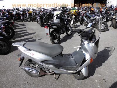 Suzuki_UC125_Epicuro_Roller_silber_SJ125T_CRASH_sehr_gepflegt_hohe_Scheibe_5.jpg
