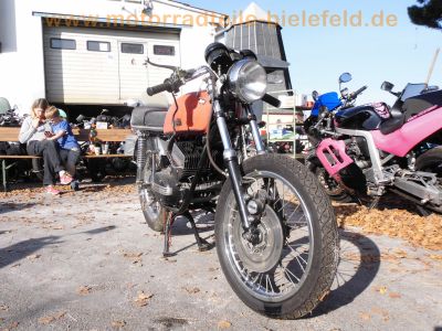 Yamaha_RD250_Typ_522_rot_ohne_Auspuff_Speichenraeder_original_Sitzbank_-_wie_RD_TZ_125_250_350_1A2_352_37.jpg
