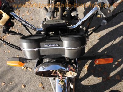 Honda_CB750KZ_RC01_ohne_Tank_und_Auspuff_mit_Gepaecktraeger_-_wie_CB750F_900F_Boldor_RC04_RC06_SC01_SC09_48.jpg