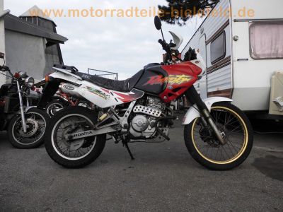 Honda_NX650_Dominator_RD08_rot-weiss_e6_Marving-Auspuff_1-2_Sturzbuegel_-_RFVC-Motor_wie_XBR_GB_500_PC15_PC16_XL600_RM_LM_PD03_PD04_XR600R_PE04_46.jpg