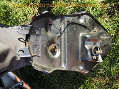 Suzuki_GSXR1100W_GSX-R_1100_GU75C_original_schwarz_unfallfrei_USD-Gabel_-_wie_GSX-R_750_W_68.jpg