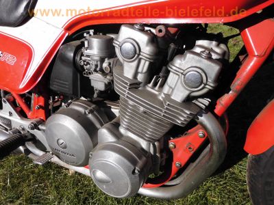 Honda_CB900F2_Boldor_original_rot-weiss_Vollverkleidung_4-2_Auspuff_HM438_37mm-Gabel_Doppelkolben-Bremsanlage_-_wie_CB_750_1100_F_RC04_SC09_SC05_SC08_SC11_67.jpg