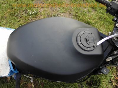 Kawasaki_GPZ_600_R_ZX600A_Ratbike_Streetfighter-Maske_Tank_Motor_Vergaser_Fahrwerk_OK_als_Ersatzteile_23.jpg