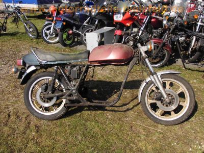 Yamaha_XS750_1T5_Rolling_Chassis_rot_Ballon-Tank_Original-Papiere_3-Zylinder_Dreizylinder_Triple_wie_XS750SE_3L3_XS850_4E2_-_no_XS500_XS650_XS1100_41.jpg