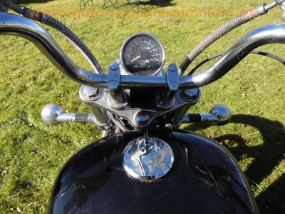 Suzuki_VS750_Intruder_VR51A_V2_Chopper_schwarz_original_Auspuff_SANKEI_2236_Sturzbuegel_Sissybar_43kW_58PS_-_wie_VS600_VS700_VS800_VS1400_19.jpg