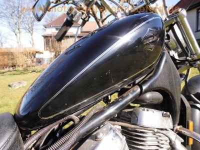 Suzuki_VS750_Intruder_VR51A_V2_Chopper_schwarz_original_Auspuff_SANKEI_2236_Sturzbuegel_Sissybar_43kW_58PS_-_wie_VS600_VS700_VS800_VS1400_48.jpg