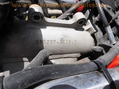 Kawasaki_ZZR600E_ZX600E_1995_98PS_Crash_Ersatzteile_spare-parts_GIVI-Koffertraeger_Motor_engine_Rahmen_Gabel_5.jpg